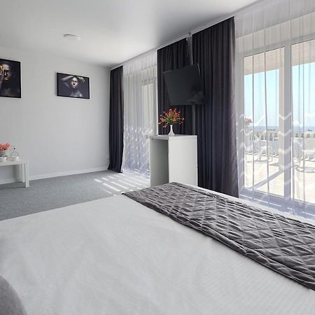 Hotel Panorama Briz à Karolino-Buhaz Extérieur photo